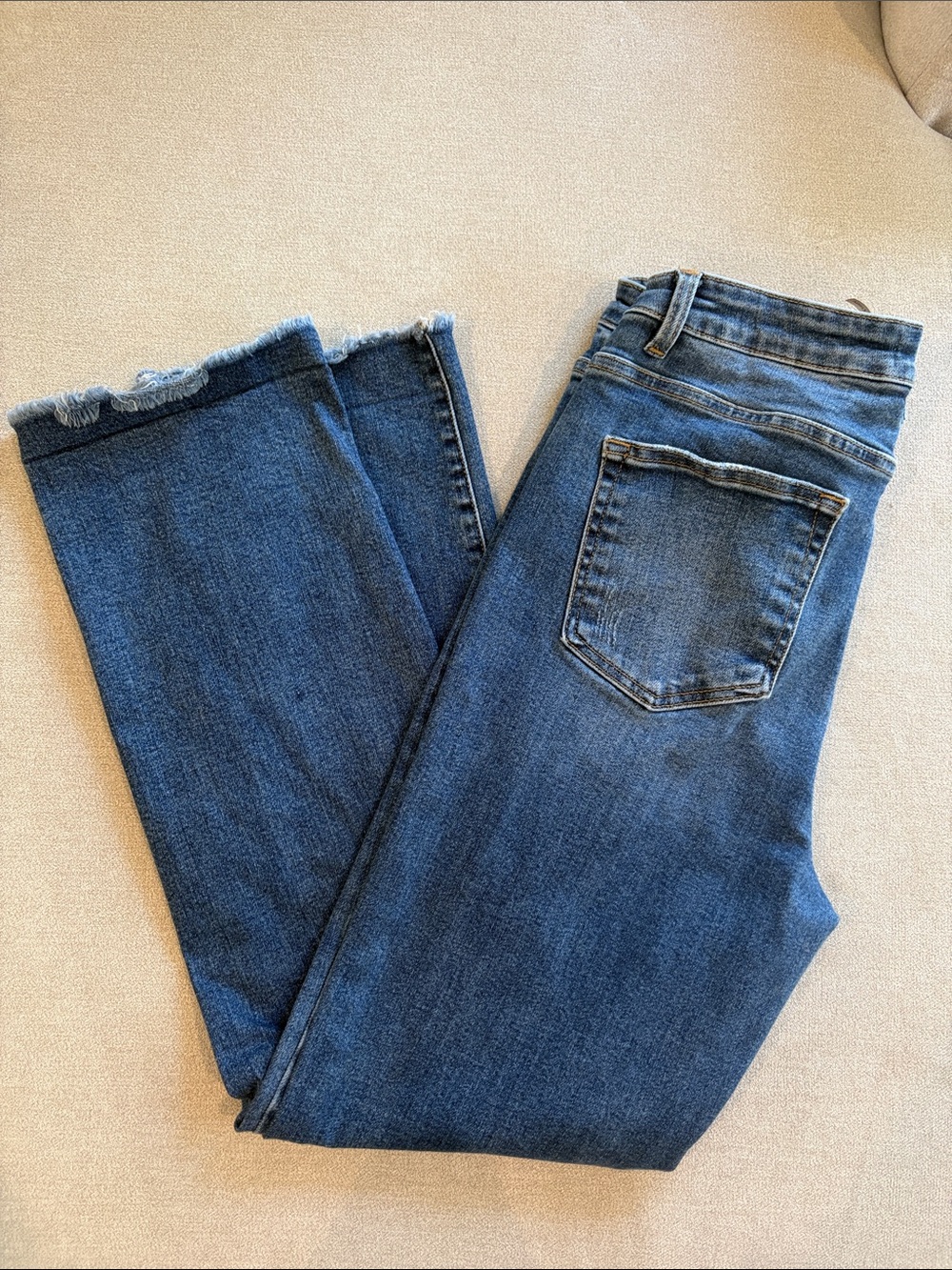 Frayed Hem Ankle Jeans in Classic Blue